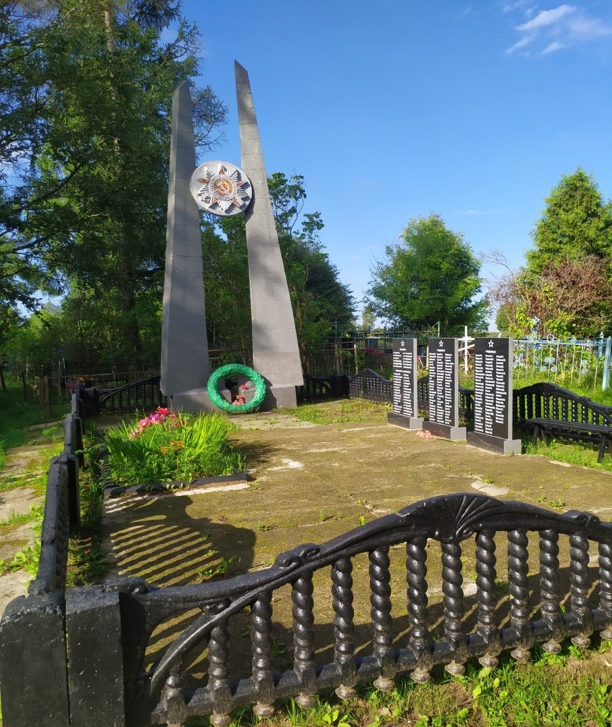 Воинское захоронение в д. Кресты